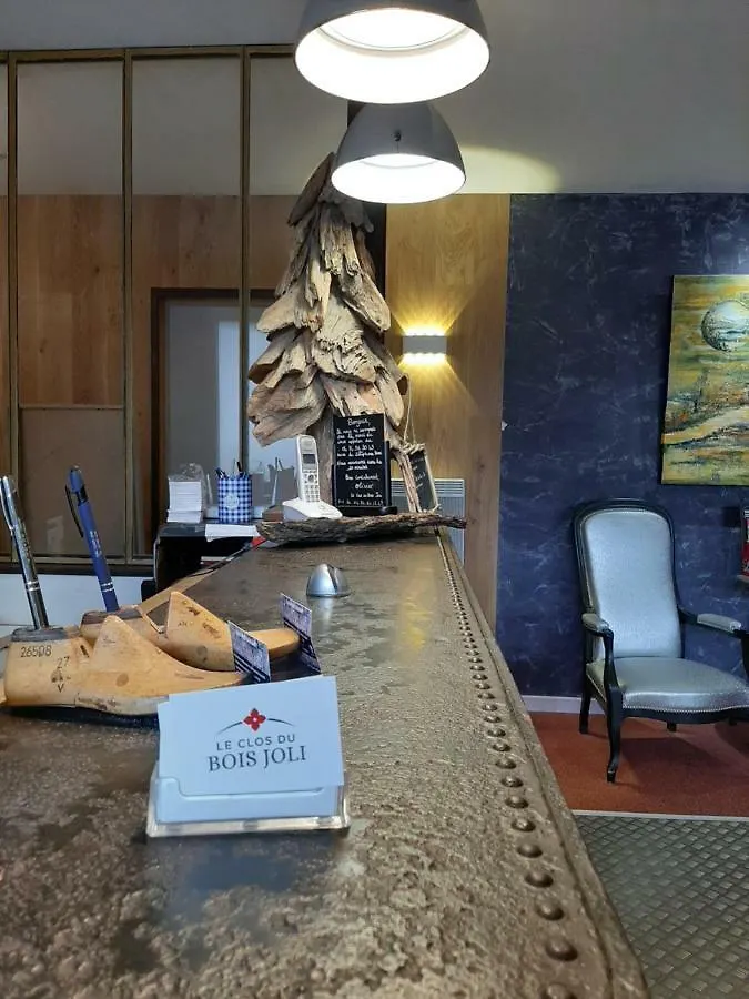 Le Clos Du Bois Joli contacts