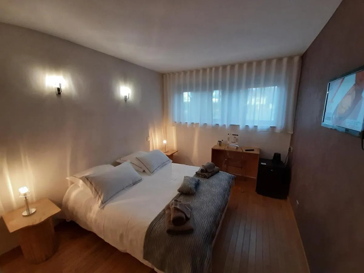 *** Hotel Le Clos Du Bois Joli Lagnieu Francie